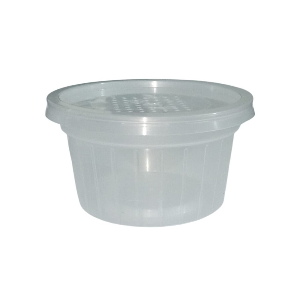 Tarro plástico perforado de 100 ml para insectos 1